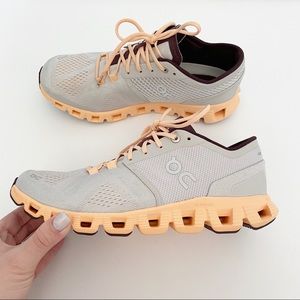 On Cloud X Women’s Running Shoes 8.5 Silver Almond